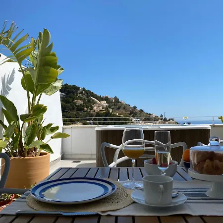 Coastal Hills 아파트