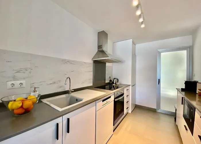 Coastal Hills Apartment *