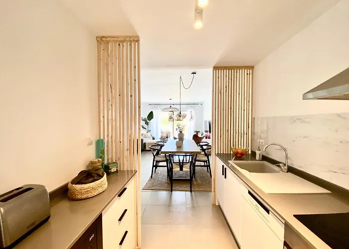 Coastal Hills Apartment *